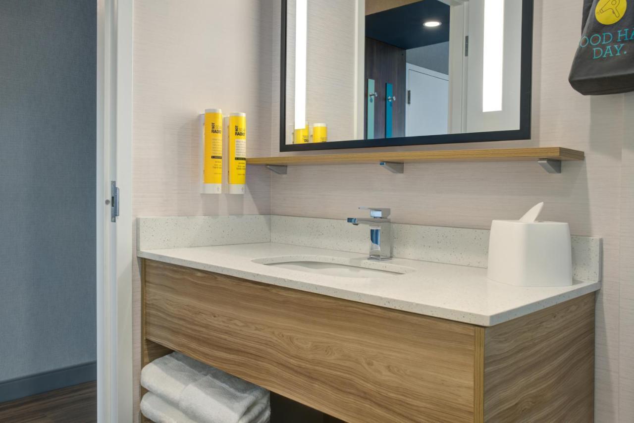 Tru By Hilton Toronto Airport West Hotel Mississauga Bagian luar foto